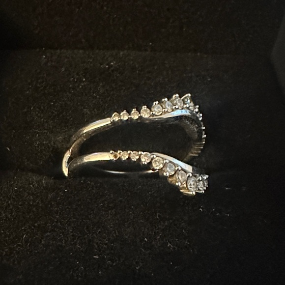 Elegant Silver Women’s Diamond Rings - Picture 8 of 11